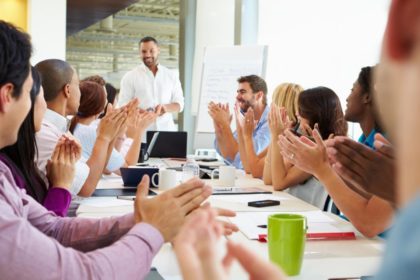 diferenca entre elogio e reconhecimento